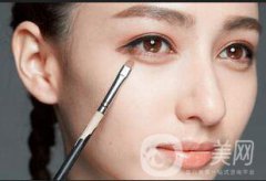 玻尿酸填充卧蚕是多少价格?有没有风险？