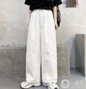 白色阔腿裤：时尚达人的穿搭单品