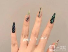 美甲设计灵感：时尚与个性的融合