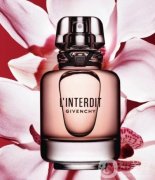 艾薇儿的新篇章：禁忌玫瑰香水的诞生