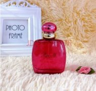 淡泊之韵：东方神话少女的香水选择