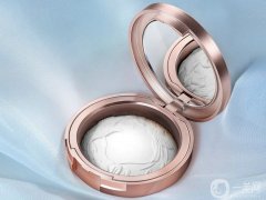 花西子玉容纱粉饼与Nars大白饼等7款热门定妆产品大比拼