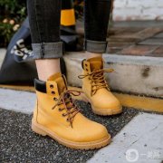 马丁靴什么颜色好看